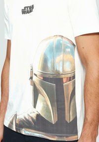 s.Oliver MIT STARWARS®  - T-Shirt print - weiß