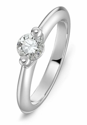 Silberring mit einem runden, brillantgeschliffenen Diamanten, flankiert von zwei kleinen metallischen Perlen auf beiden Seiten. Glatte, polierte Oberfläche.