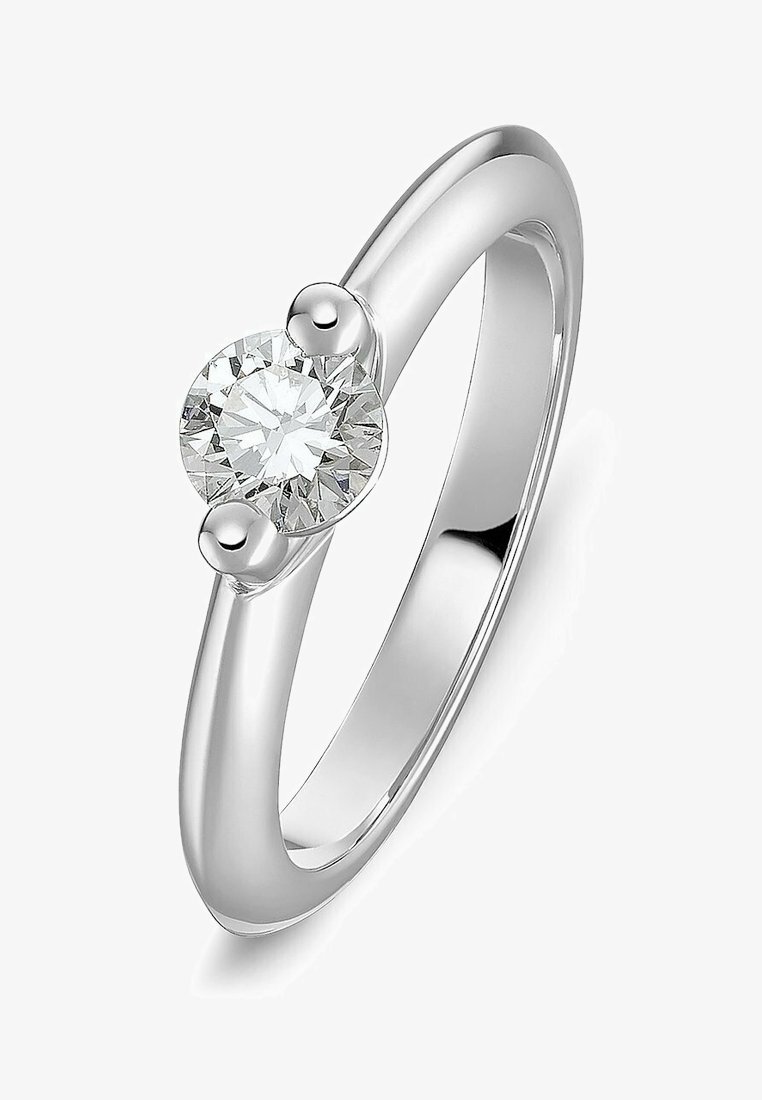 Silberring mit einem runden, brillantgeschliffenen Diamanten, flankiert von zwei kleinen metallischen Perlen auf beiden Seiten. Glatte, polierte Oberfläche.