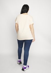 Levi's® Plus THE PERFECT TEE - T-shirt básica - peach puree