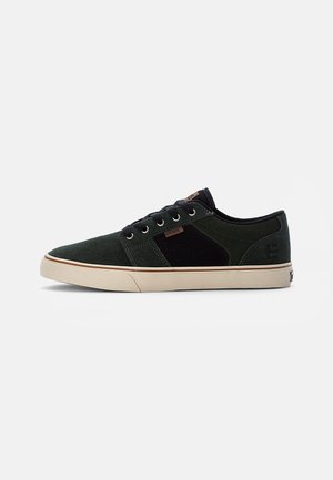 BARGE - Trainers - green/black