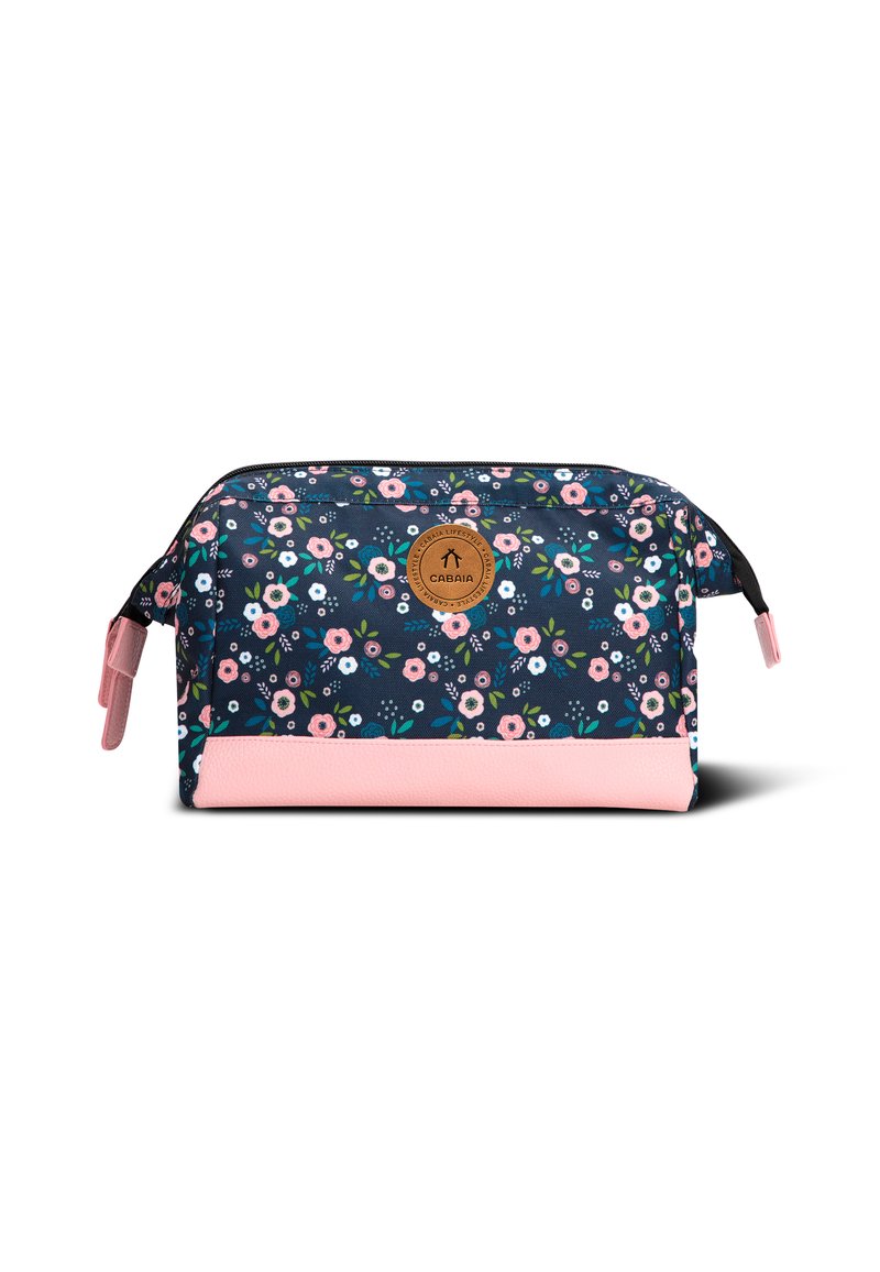 Bloemen schijn cosmetica pouch in donker marineblauw met roze accenten. Beschikt over een ritsluiting, een leerachtige basis en een gegraveerd logodetail. Compact en licht van gewicht.