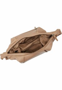 Borsa in pelle cammello con chiusura a zip, caratterizzata da più scomparti e una consistenza morbida. Interno foderato con un tessuto più chiaro.