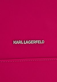 KARL LAGERFELD SIGNATURE TOTE - Veľká kabelka - persian red
