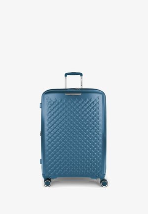 Blauwe harde koffer met een diamante patroon, uitschuifbare handgreep en vier wielen voor mobiliteit. Glad oppervlak, robuust ontwerp en compacte vorm.