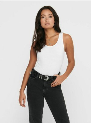 White tank top with a round neckline, paired with high-waisted black jeans and a silver buckle belt. Simple design and fitted silhouette.