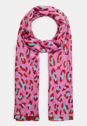 Écharpe légère avec une base rose ornée de motifs léopard rouges et turquoise, finition en tissu doux et texturé.