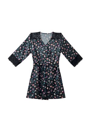 Robe wrap noire en satin à motif floral, avec des manches en dentelle trois-quarts, un décolleté en V et une taille nouée.