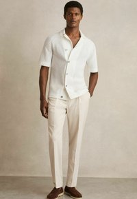 Reiss REGULAR FIT -  TEXTURED CUBAN-COLLAR - Hemd - white