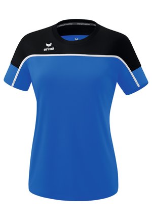 Camisa atlética azul con hombros negros, toques en blanco y mangas cortas. Hecha de un tejido suave, presenta un cuello redondo y un logo en el pecho.