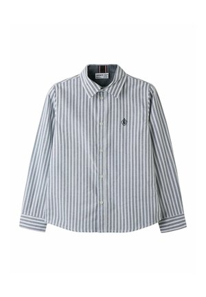 Chemise à manches longues avec boutons, rayures verticales gris et blanches, col pointu, et petit logo noir brodé sur la poitrine gauche.