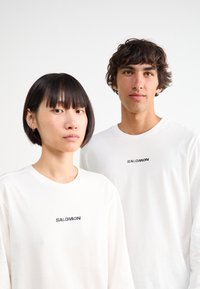 Salomon LOGO TEE UNISEX - T-shirts med print - white