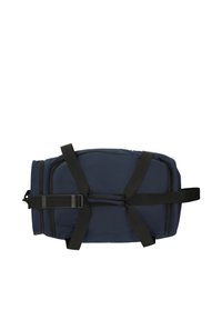 Donkerblauwe duffelbag met zwarte verstelbare riemen en gespen, ritsvakken aan de zijkanten en bovenkant, plat liggend op een witte achtergrond.