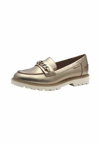 Fémes arany slip-on loafer lánc részlettel, gumitalppal, lapos alappal és strukturált felülettel. Kerek orral és párnázott belső résszel rendelkezik.