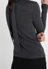 MAX&Co. Sweter