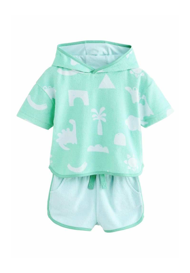 Mintgrøn to-delt sæt bestående af en hættebluse med korte ærmer og hvide mønstre samt matchende shorts med elastisk talje og lommer.