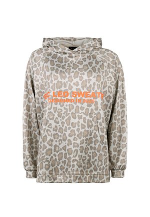 Hoodie mit beigem und hellbraunem Leopardenmuster und oranger Schrift "LEO SWEAT DESIGNED IN 2025" auf der Vorderseite, ausgestattet mit einer Kängurutasche.
