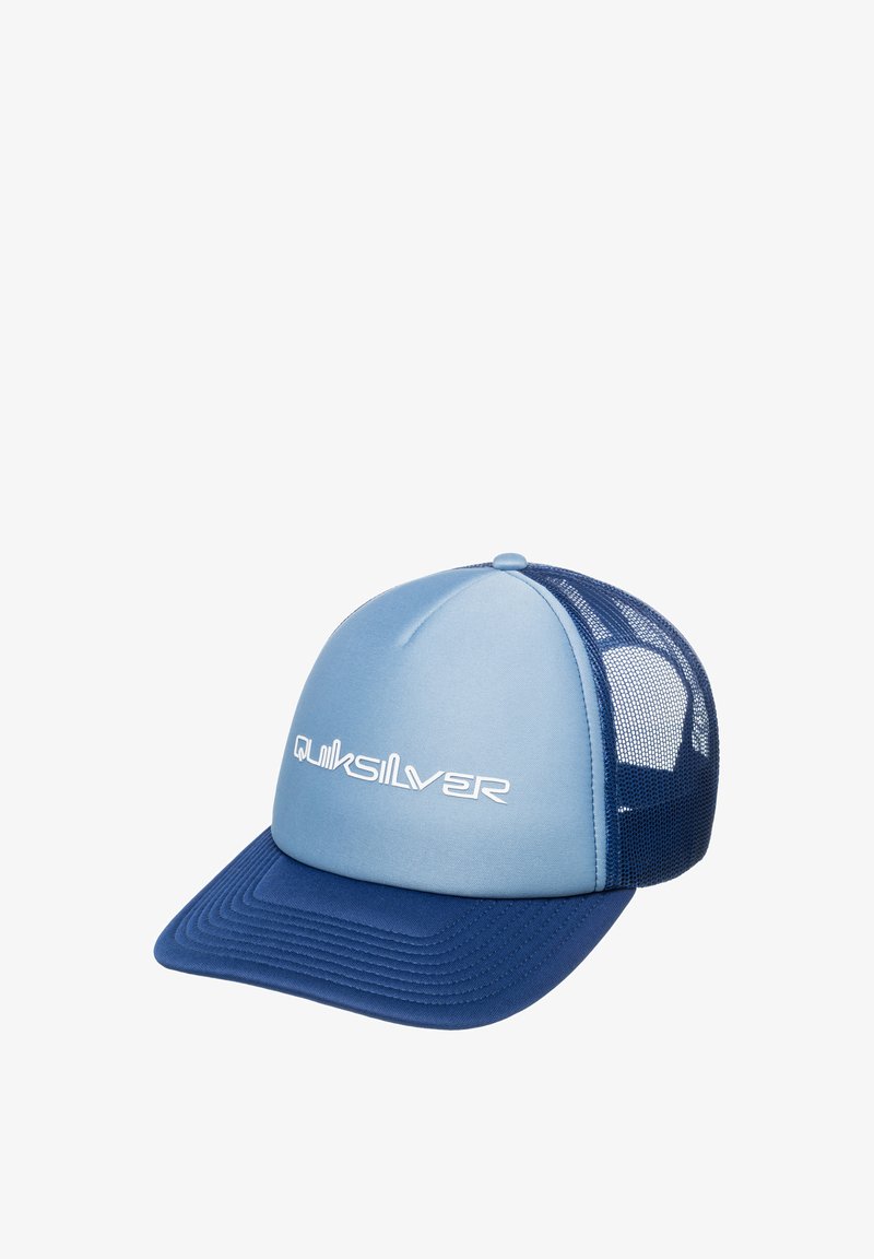 Ljusblå basebollkeps med visir i marinblått och meshnack, med en vit "Quiksilver"-logotyp på framsidan.