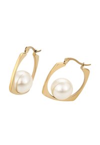 Orecchini a cerchio in oro con una grande perla bianca rotonda racchiusa in un elegante design geometrico con una finitura lucida.