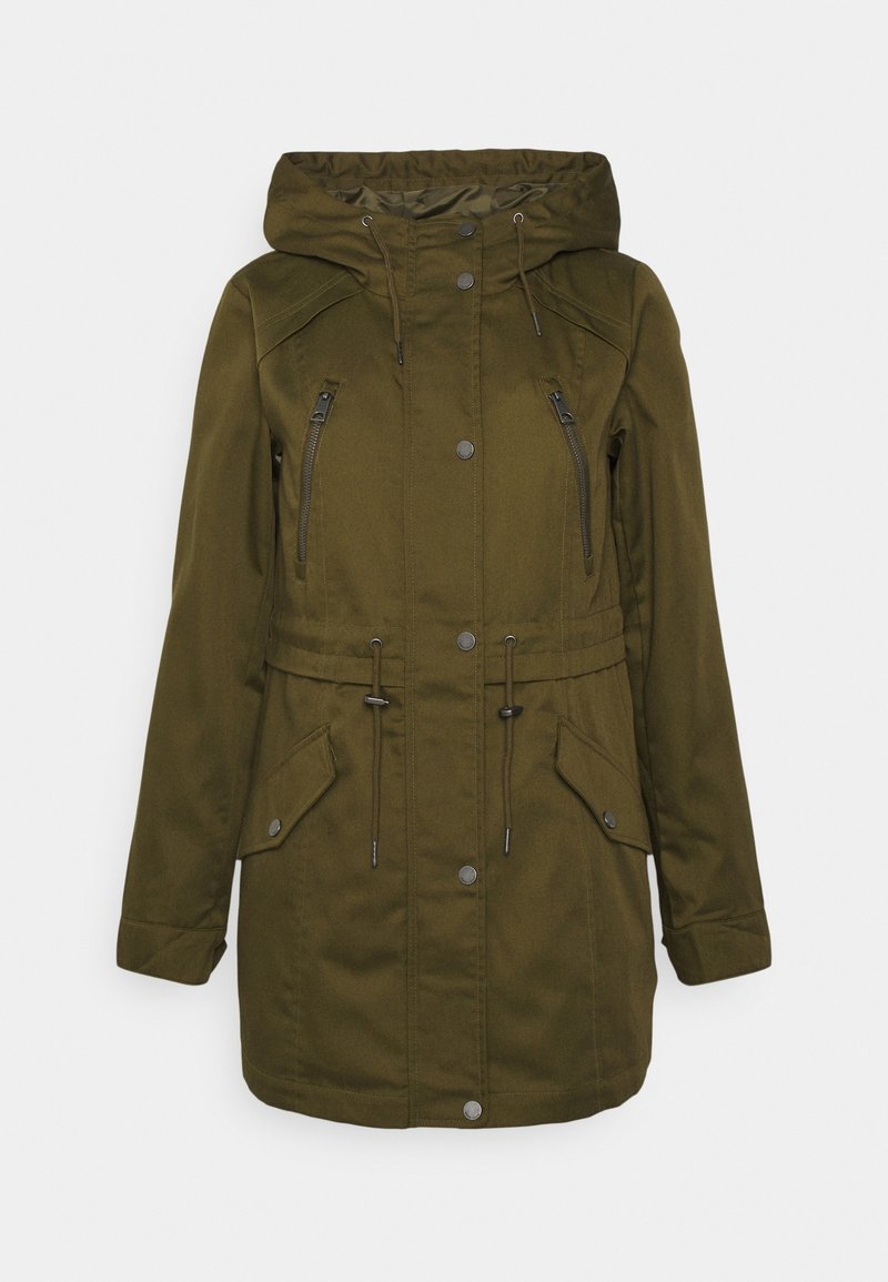 Parka olive verte avec capuche, taille réglable, poches poitrine zippées et fermeture à boutons. Fabriquée en tissu léger et texturé.