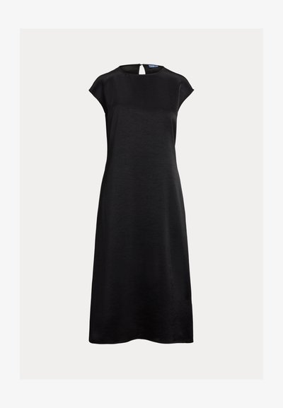 Vestido preto com decote barco, mangas curtas e abertura em formato de gota nas costas. Feito de tecido macio e liso com leve brilho.