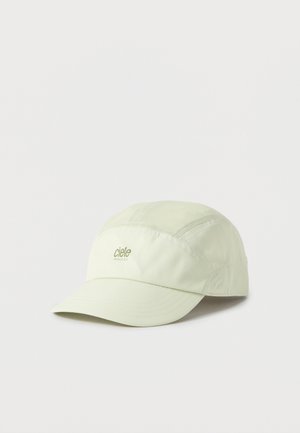 Gorra de correr beige claro con visera curva y el logotipo "ciele athletics" en el centro frontal.