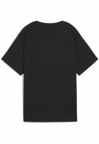 Camiseta negra de manga corta con cuello redondo. Hecha de una tela suave con una textura lisa. Diseño sencillo sin patrones ni acentos visibles.