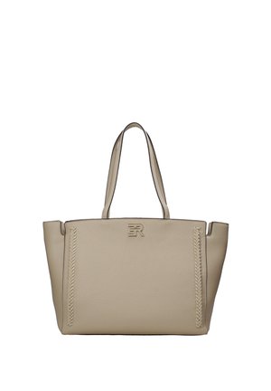 Borsa tote in pelle beige con dettagli laterali intrecciati, due manici a spalla e logo metallico "ER" centrato vicino alla parte superiore.