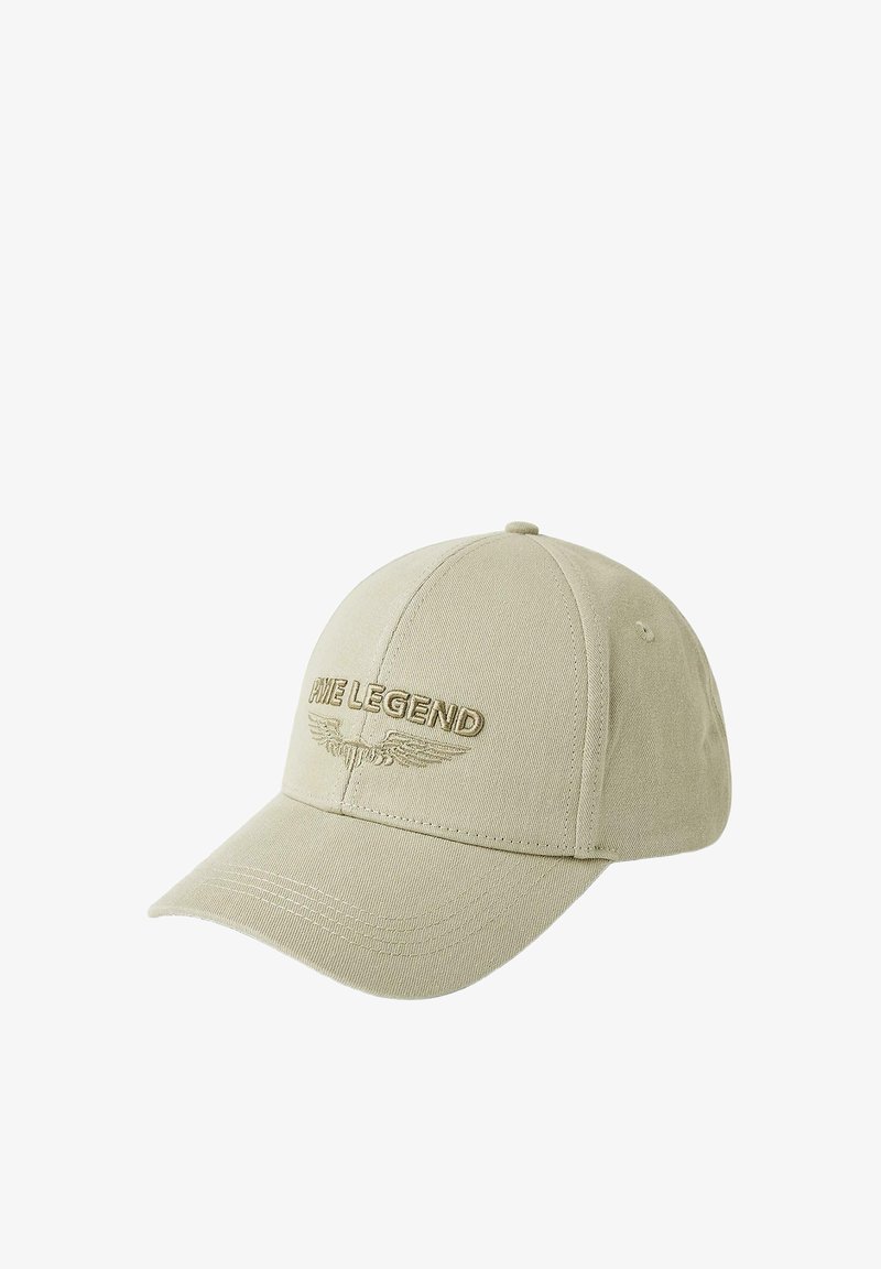 Casquette de baseball beige avec "PINE LEGEND" brodé au-dessus d'ailes sur le panneau avant, dotée d'une visière incurvée et de trous de ventilation.
