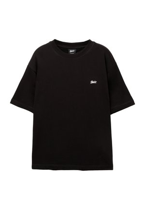 Schwarzes T-Shirt mit kurzen Ärmeln aus Baumwolle, mit rundem Ausschnitt und kleinem weißen Logo auf der linken Brust. Einfaches Design, lässige Passform.
