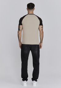 SIKSILK RAGLAN  brązowy