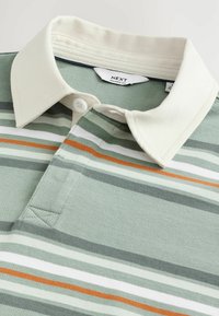 REGULAR FIT - Pikeepaita - green
