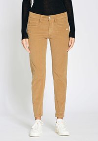 Unselected, chestnut