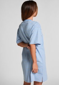 Striped blue cotton dress, short sleeves, knee-length, side slits, relaxed fit, with horizontal white stripes and a crew neckline.