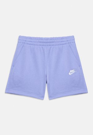 Lavendli värvi Nike lühikesed püksid elastse vöökohaga, küljetaskutega ja valge Nike logoga vasakul säärel, esitletud valgel taustal.