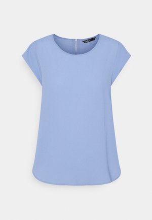 Blouse bleu clair à manches courtes avec encolure ronde et fermeture éclair au dos, ourlet légèrement incurvé, design minimaliste.