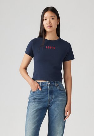 ESSENTIAL SPORTY TEE - T-shirts med print - ess sport serif 1873 navy blazer