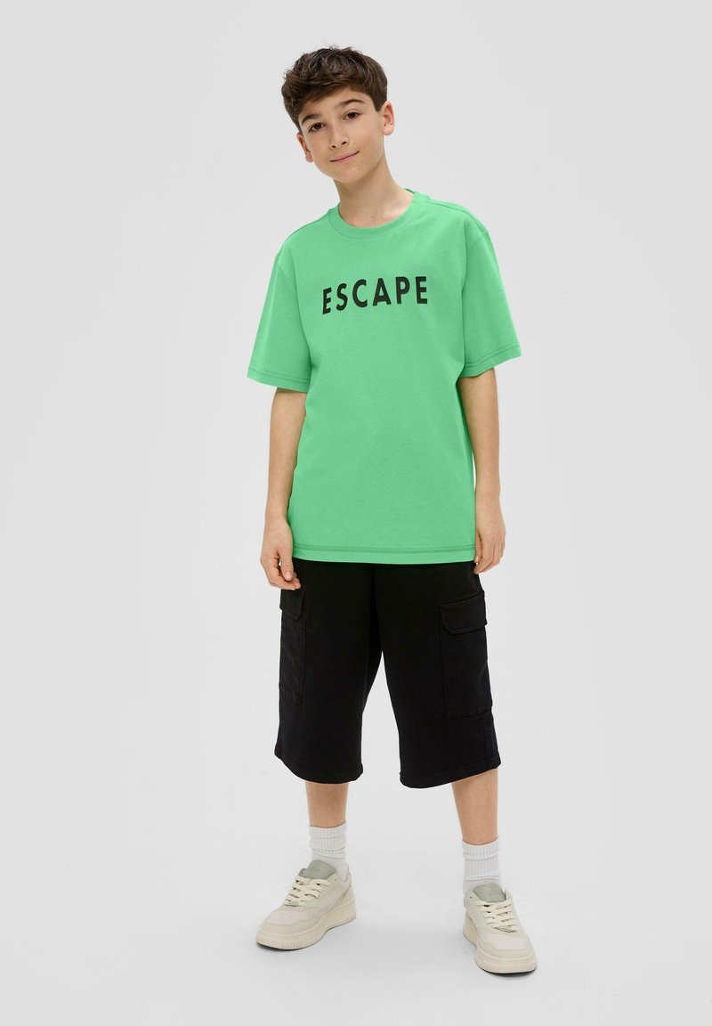 s.Oliver MIT SCHRIFTPRINT - Triko s potiskem - hellgrün