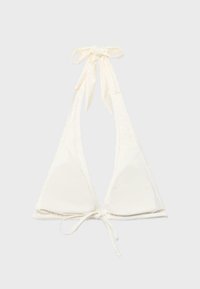 Haut de bikini triangle blanc à nouer au cou et dans le dos sur un fond clair uni.