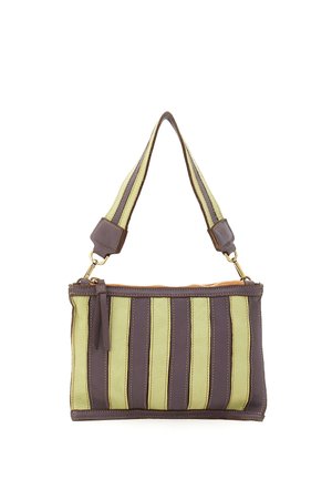 Borsa a tracolla in pelle a strisce marroni e verdi con chiusura a zip e una larga tracolla. Presenta dettagli in oro e una finitura testurizzata.