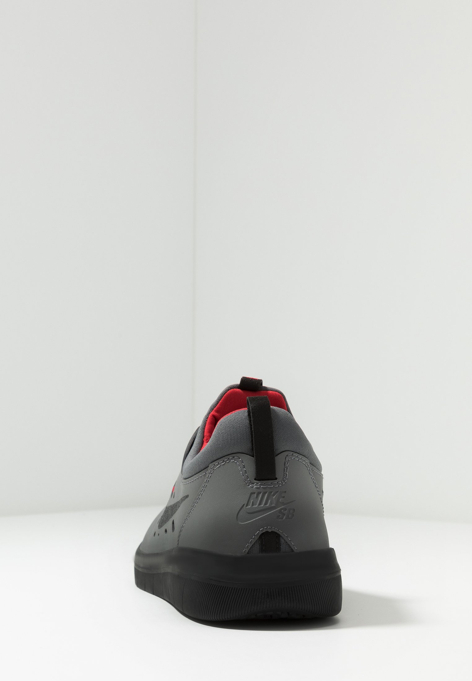 nike sb nyjah free dark grey gym red black