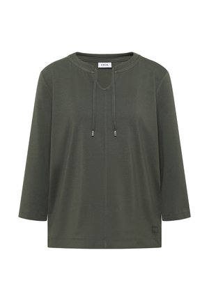 Chemise à manches longues vert foncé avec encolure ronde et détail de cordon à l'avant, coupe décontractée, étiquette en tissu à l'ourlet, sans motifs ni logos visibles.