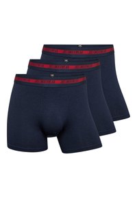 Tre paia di boxer blu navy con una cintura elastica rossa che presenta la scritta "JBS UNDERWEAR" in lettere nere. Materiale in cotone morbido.