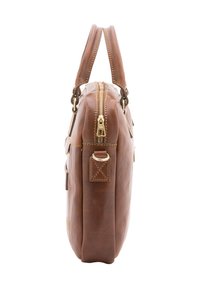 Sac en cuir marron avec une texture lisse, une fermeture éclair robuste et deux poignées. Il dispose d'une poche latérale avec un accent en métal.