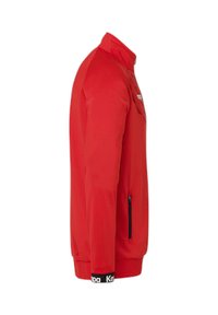 Rode zip-up jas van soepel materiaal, met een hoge kraag, zijzakken met rits en een zwarte band met witte branding aan de zoom.