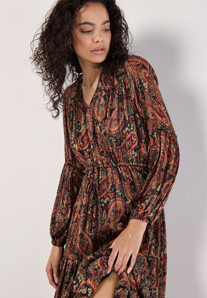 Apricot PAISLEY SPARKLE Day dress black Zalando