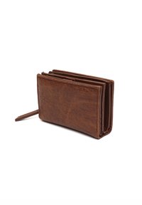 Smeđi kožni novčanik s teksturiranom površinom, višestrukim odjeljcima i tankim profilom. Patenta je diskretno postavljena.
