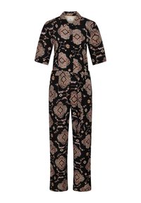 Crni kombinezon s kratkim rukavima, ovratnikom i šarenim geometrijskim uzorkom. Izrađen od laganog materijala.