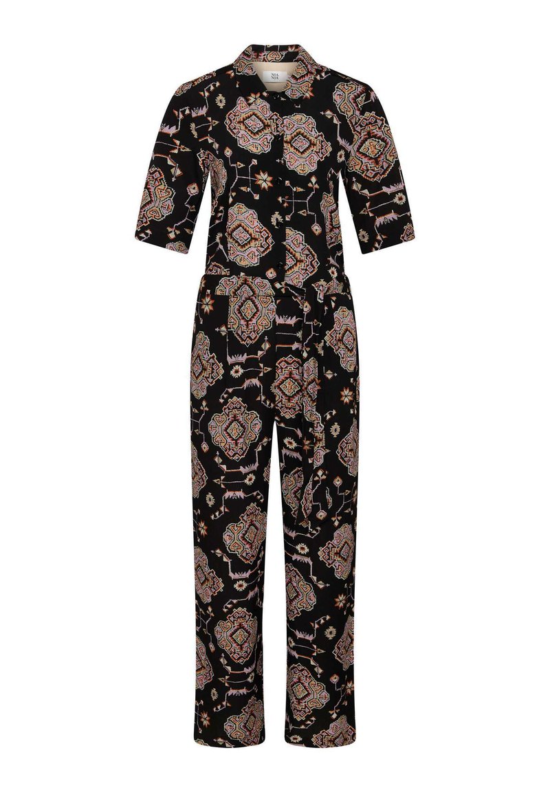 Crni kombinezon s kratkim rukavima, ovratnikom i šarenim geometrijskim uzorkom. Izrađen od laganog materijala.