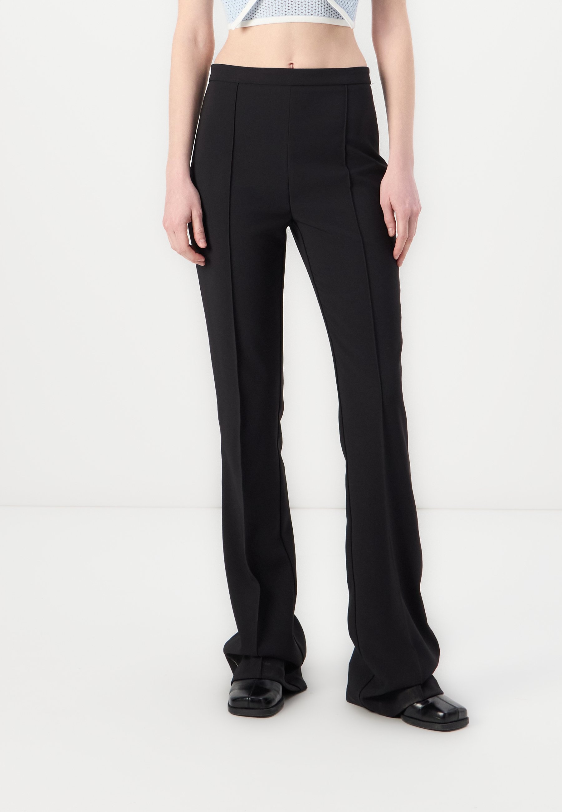 パンツ ELISABETTA FRANCHI PANTS NERO Elisabetta Franchi stretch crepe trousers with belt for